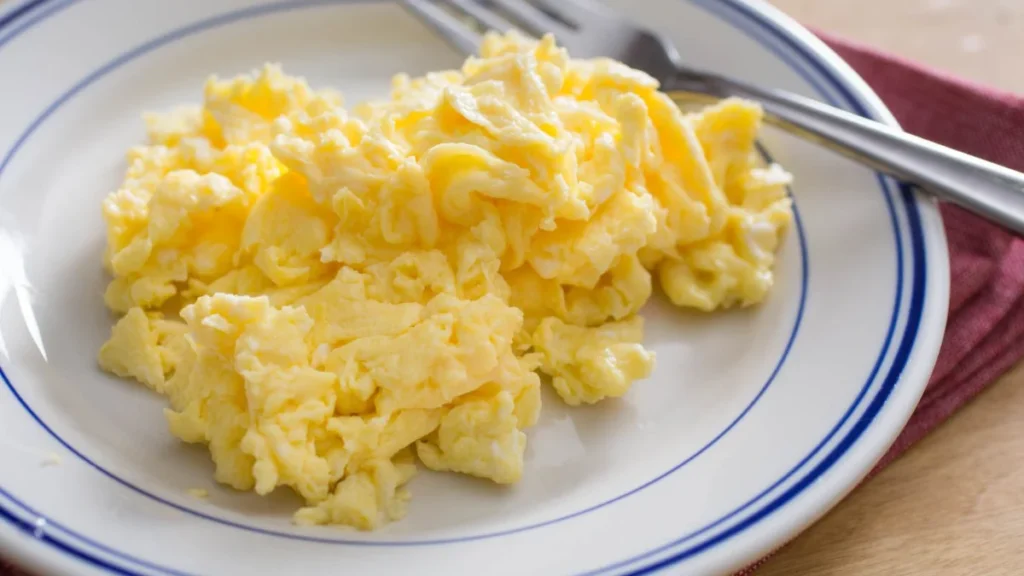 Classic Scrambled Eggs: The Easiest 5-Minute American Breakfast 2 Classic scrambled eggs served with toast – easy 5-minute American breakfast recipe